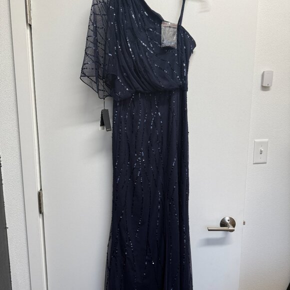 NWT Elegant Navy Blue Sequin Gown - Size 4 - Picture 5 of 6